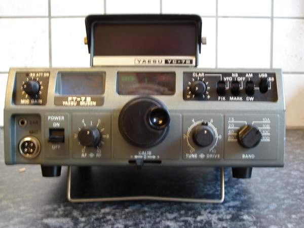 HF transceiver: YEASU 
FT-7B